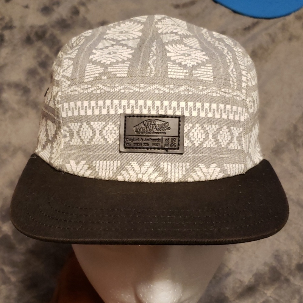 van's hat - Picture 4 of 4